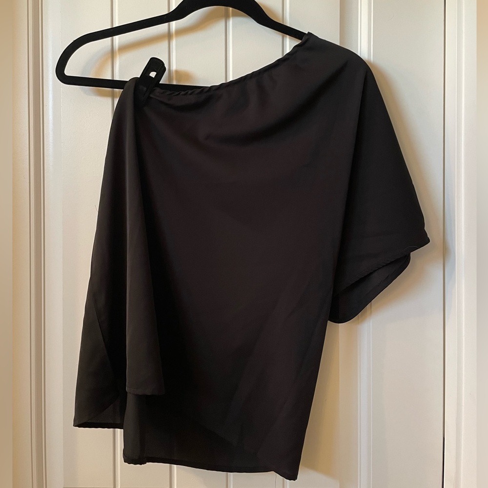 One shoulder top